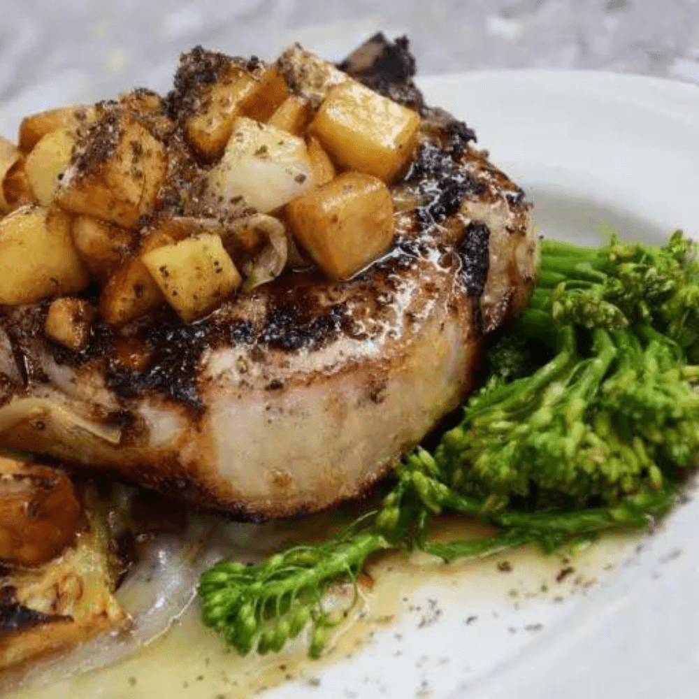 Discover the delicious flavors of Moroccan Chicken. Try this savory and aromatic dish that will transport you to Morocco.