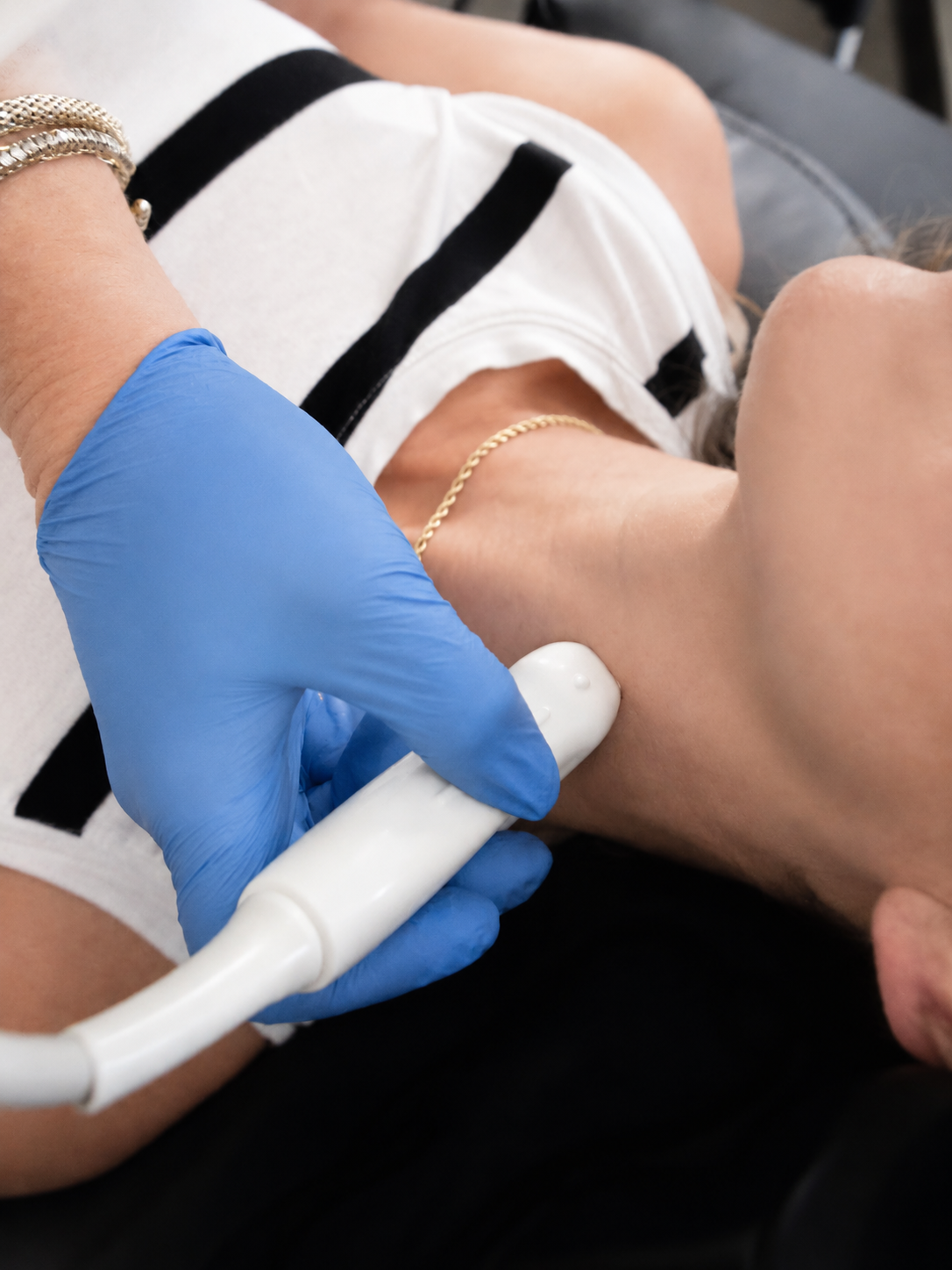 Healthcare provider performing a cIMT ultrasound examination on a patient’s carotid artery.